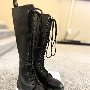 Doc Martens 1860BEX Knee-high boots!  Womens size 10.  Like NEW!